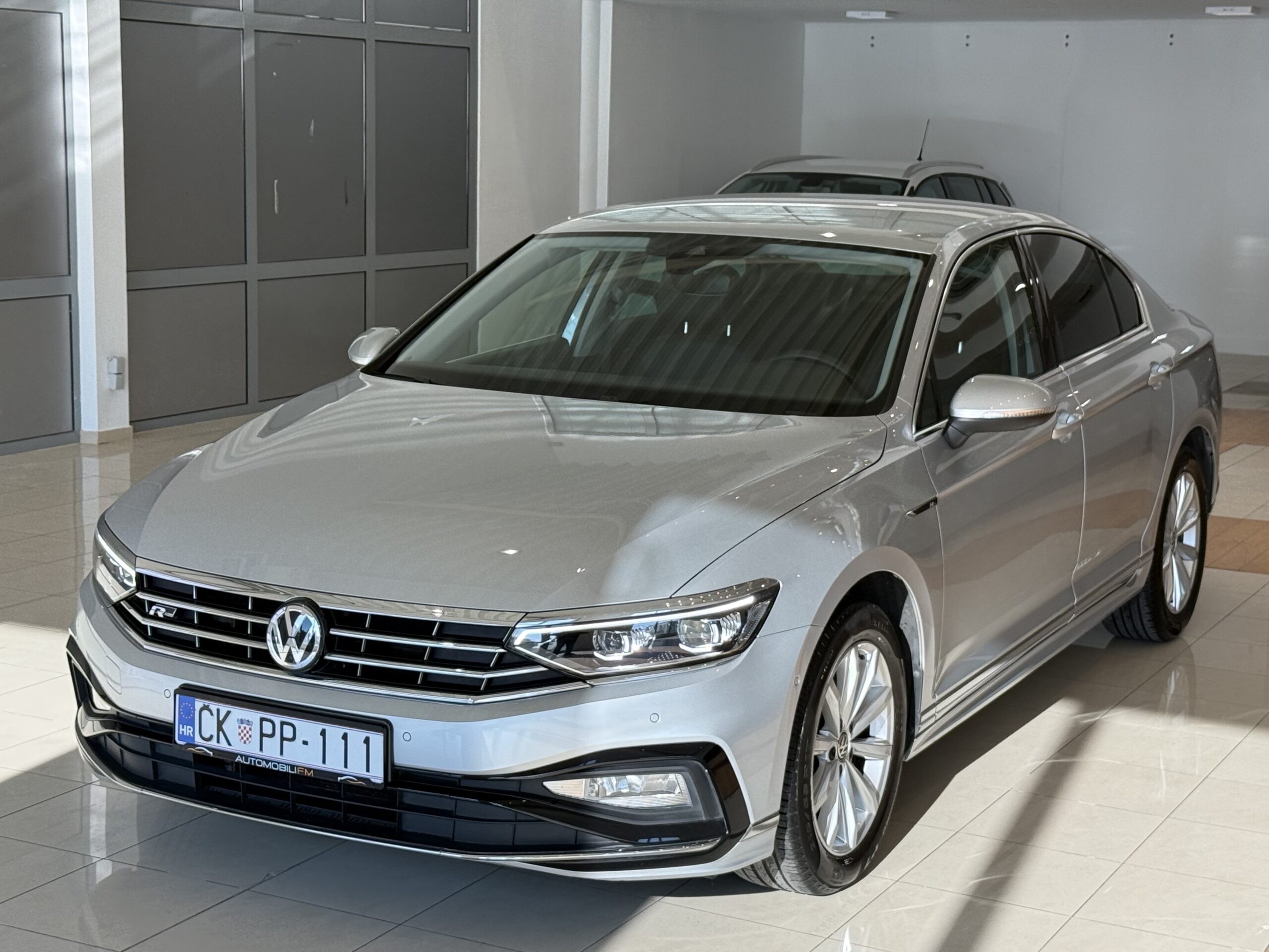 VW Passat 1,6 TDI DSG “R”