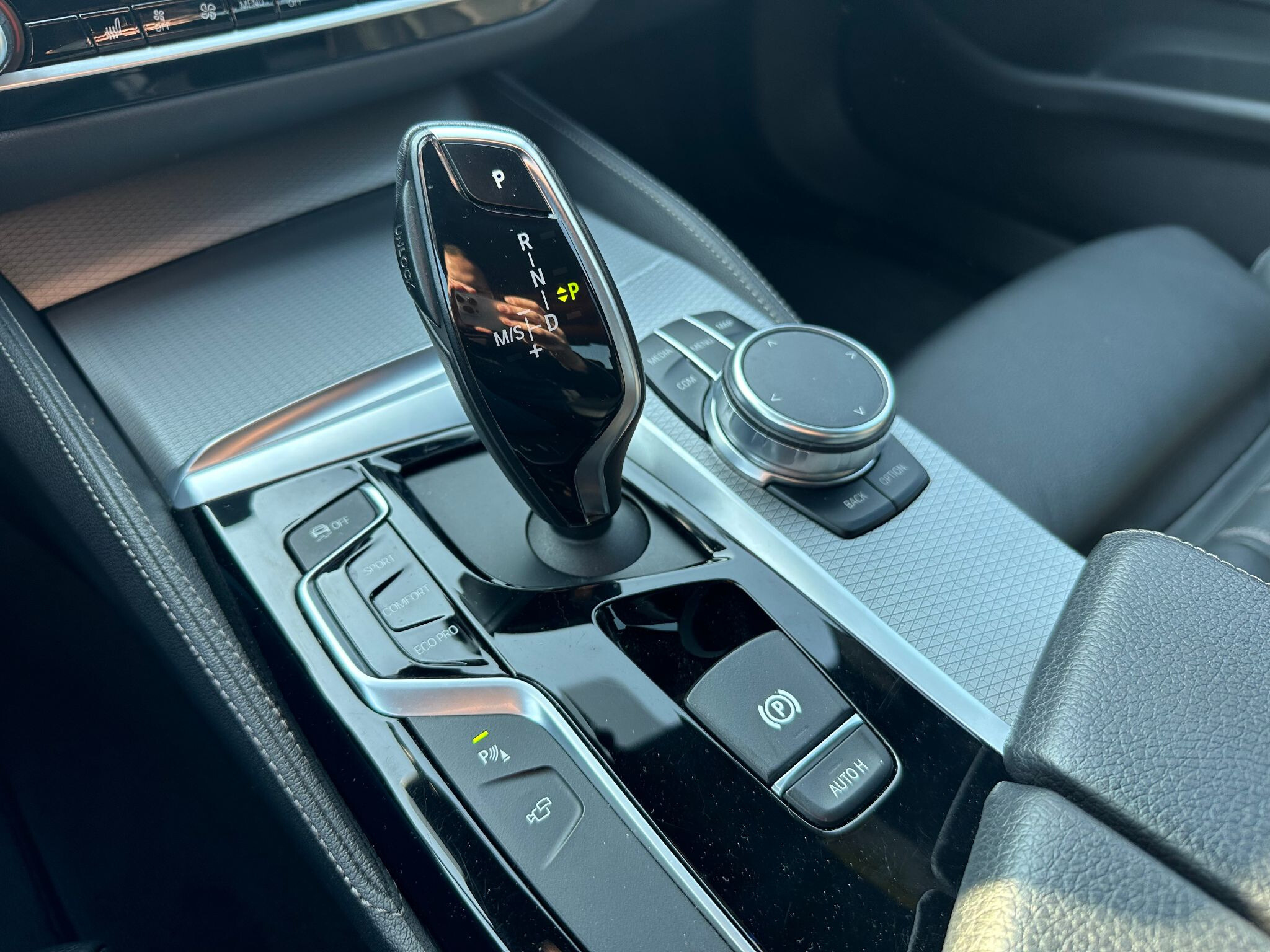 BMW 520d G30 M Sport - Slika 8