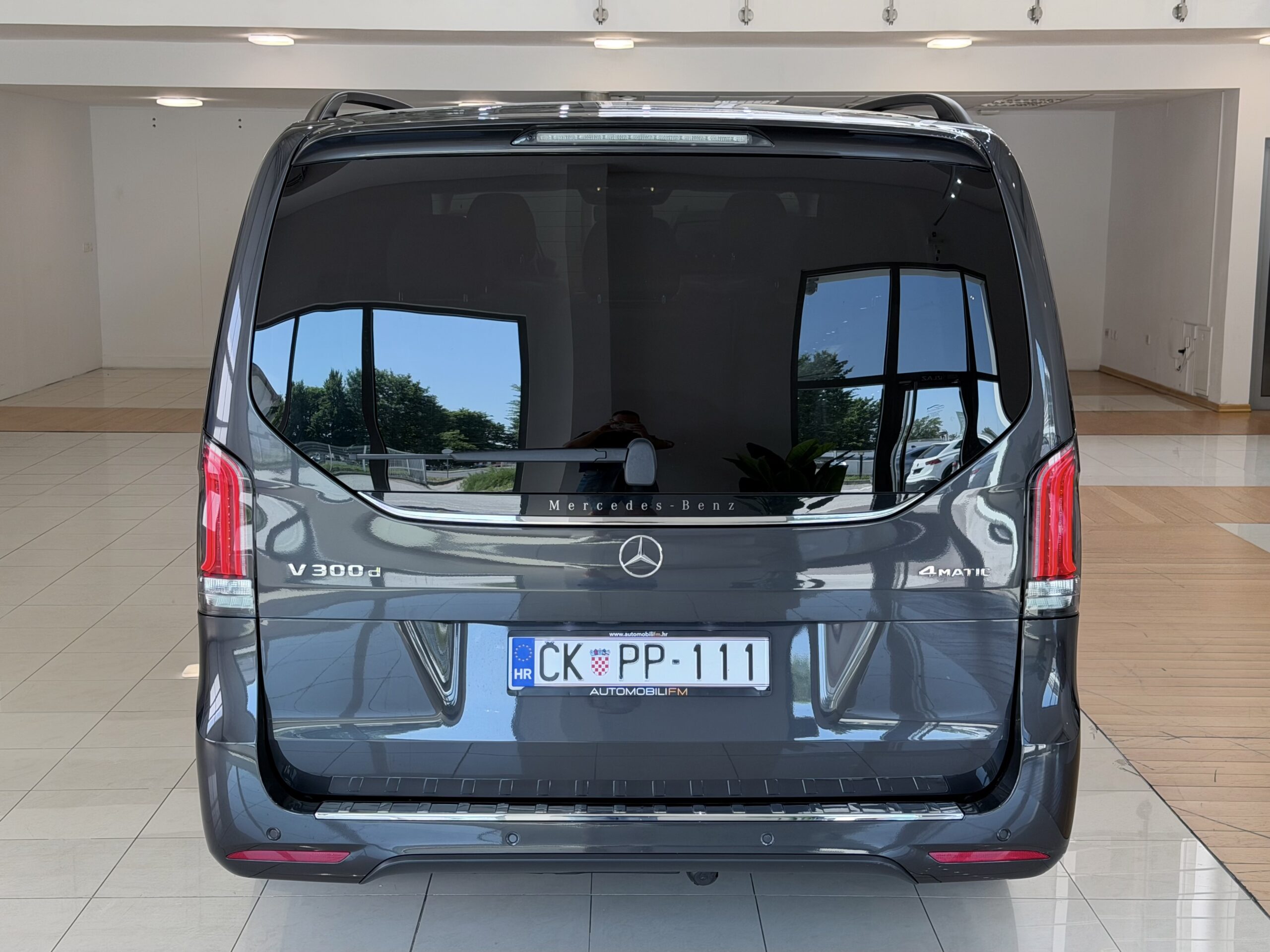 Mercedes-Benz V 300d - Slika 4