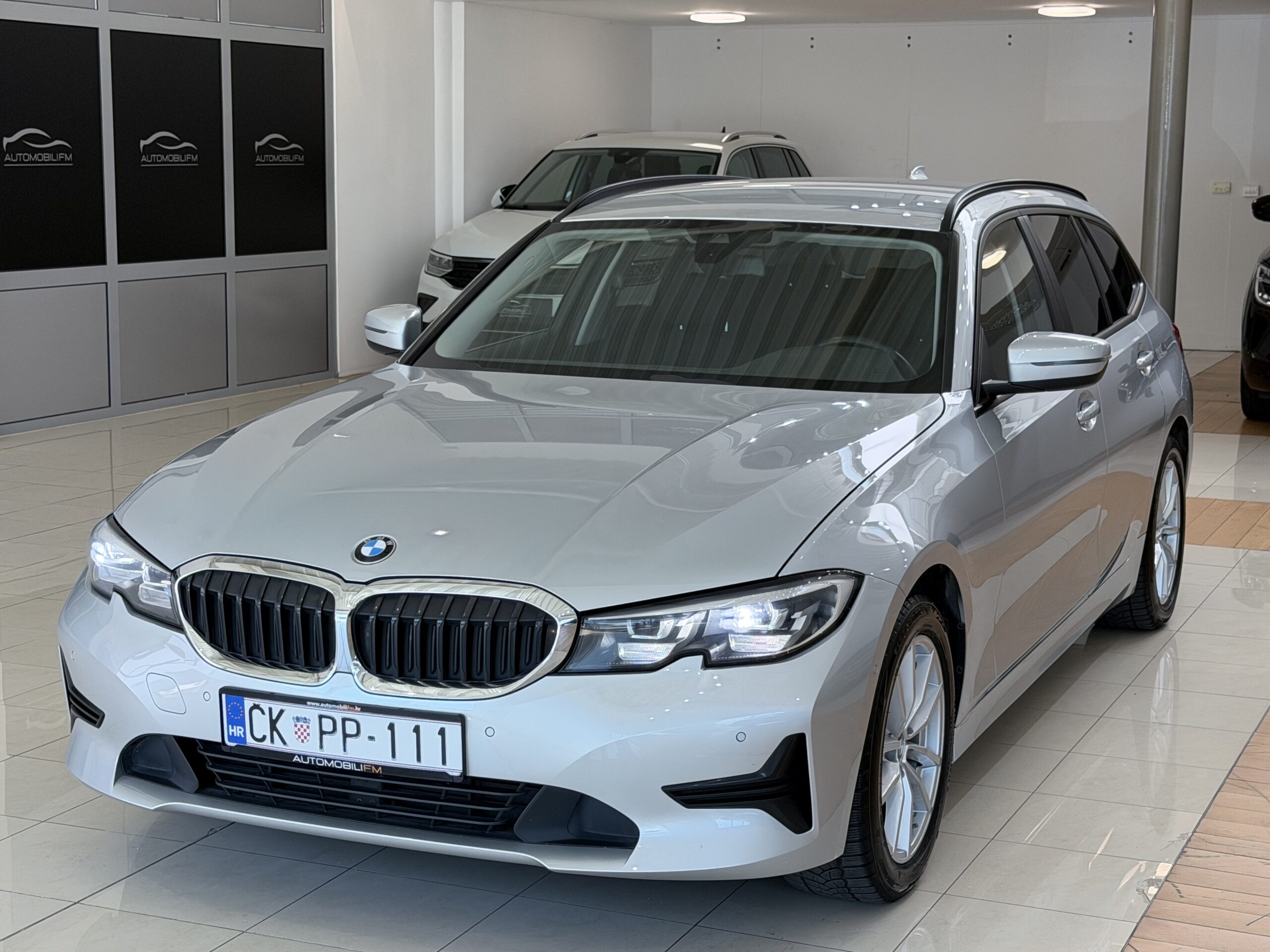 BMW 318d Touring G21